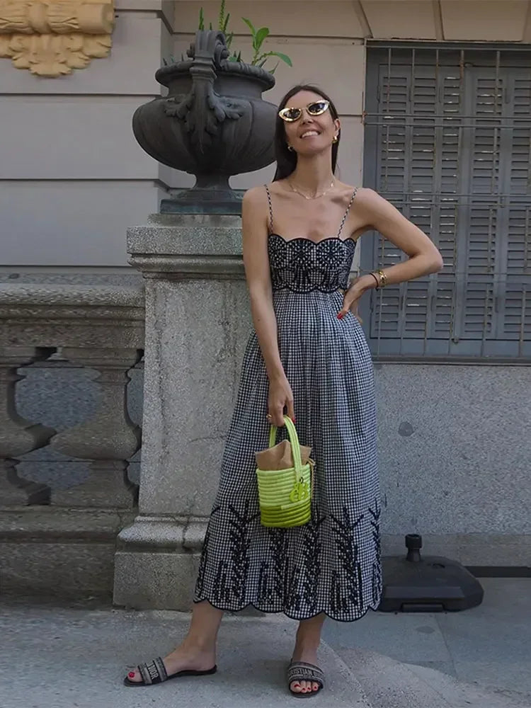 Clara - Chic Checkered Dress