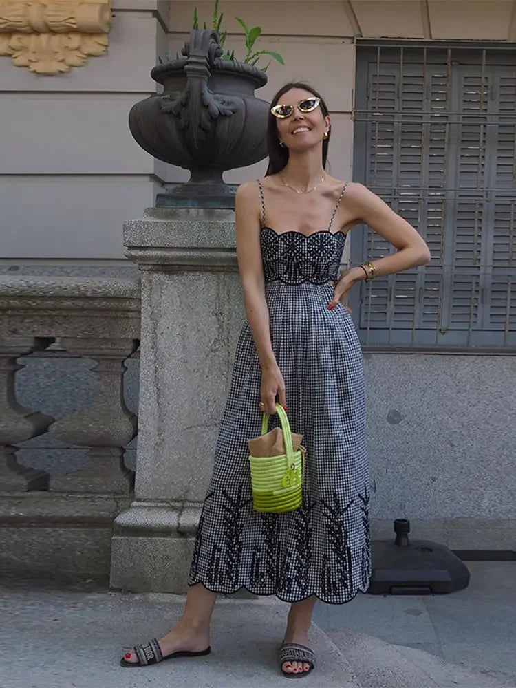 Clara - Chic Checkered Dress