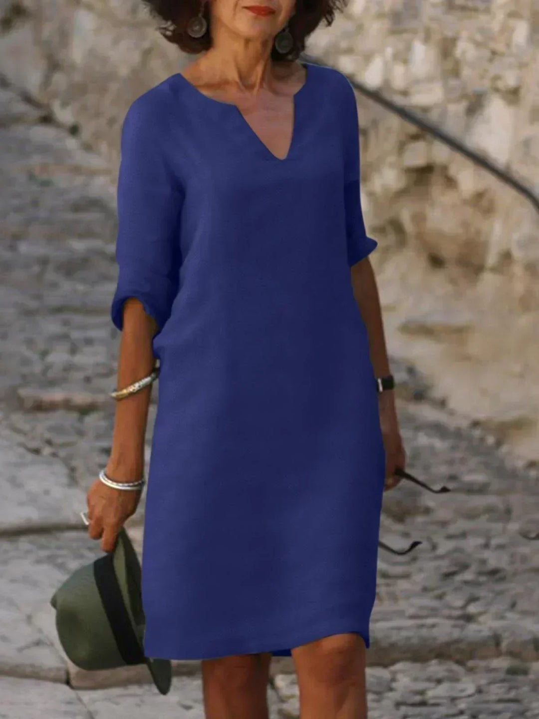 Emery – Elegant and refined dress that covers the belly