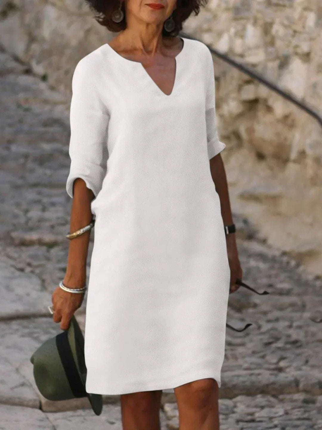 Emery – Elegant and refined dress that covers the belly