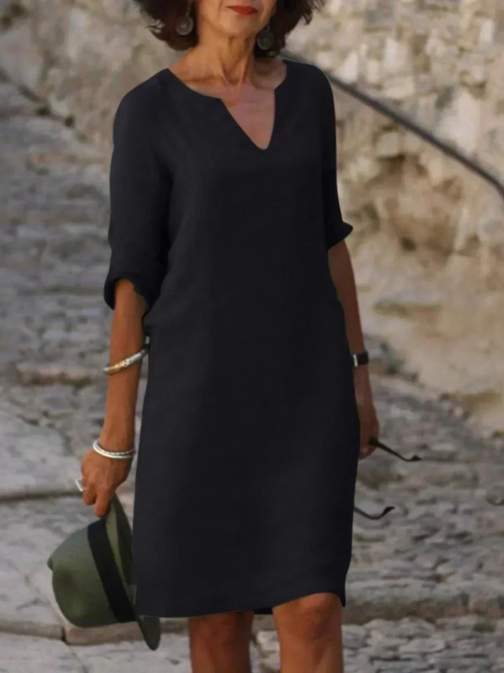 Emery – Elegant and refined dress that covers the belly