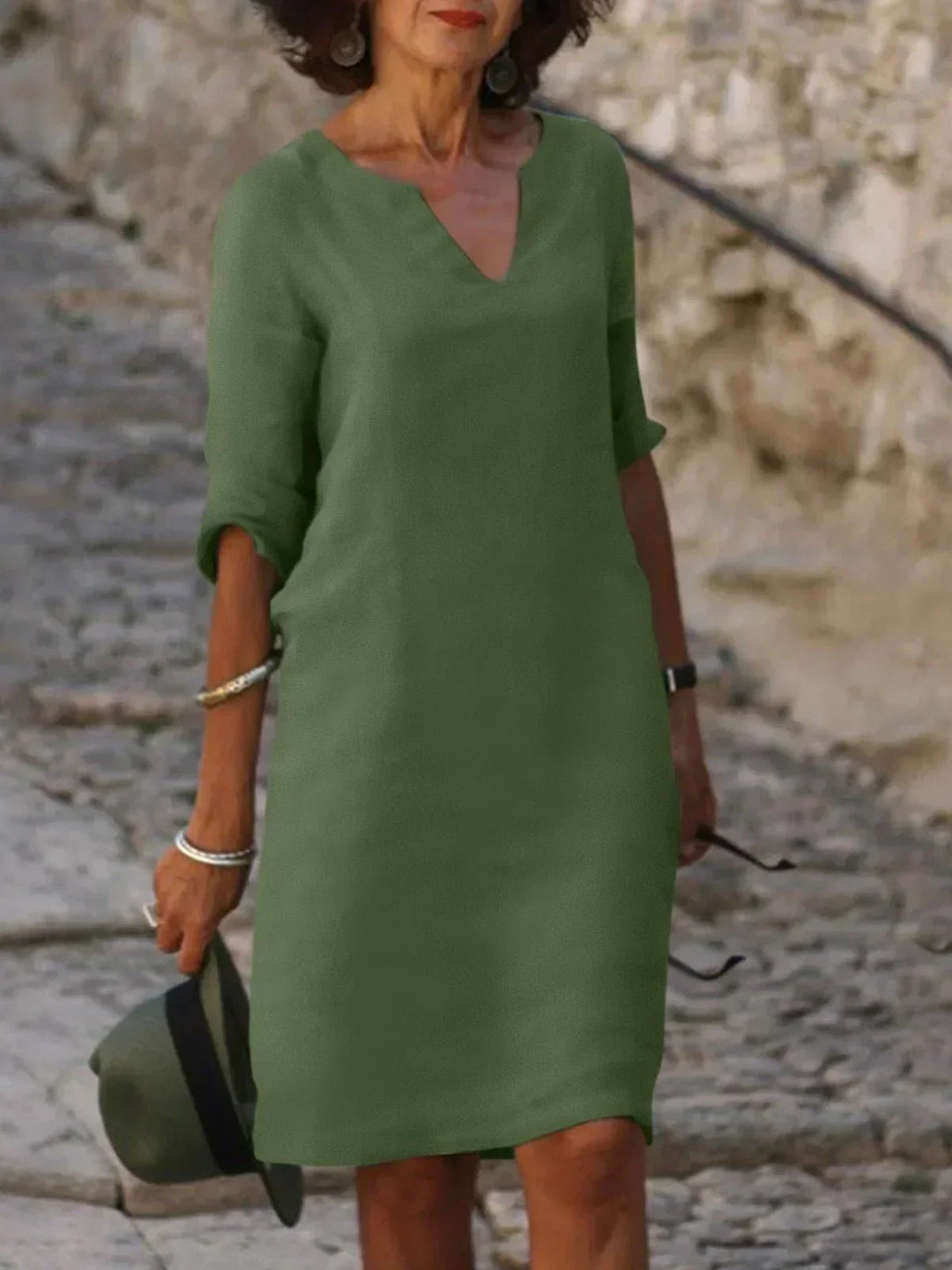 Emery – Elegant and refined dress that covers the belly