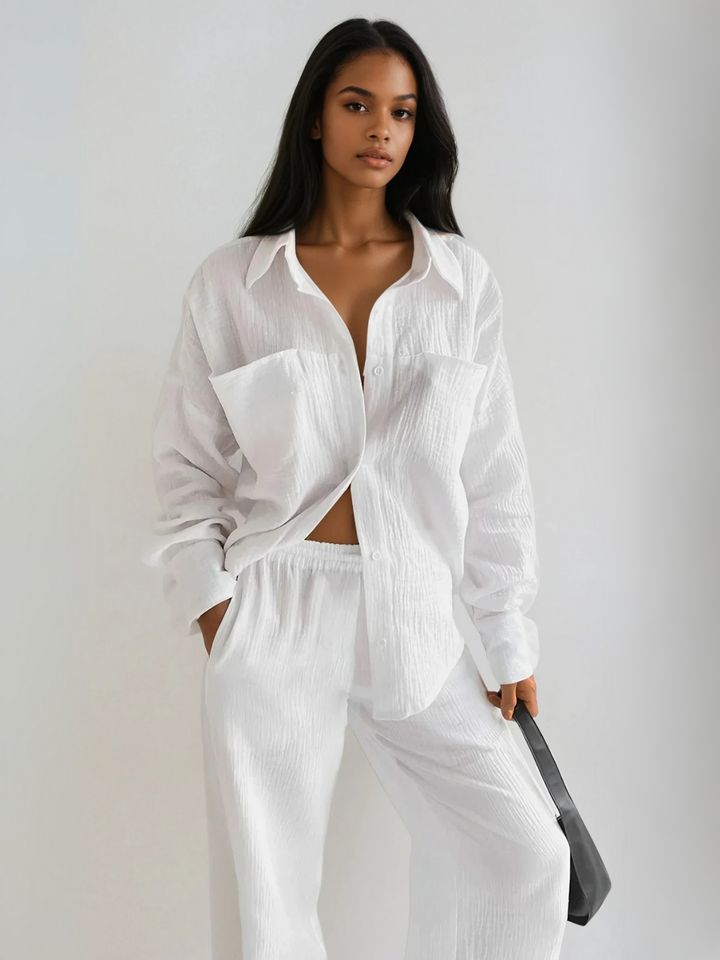 Minimalist, lightweight set with shirt and pants