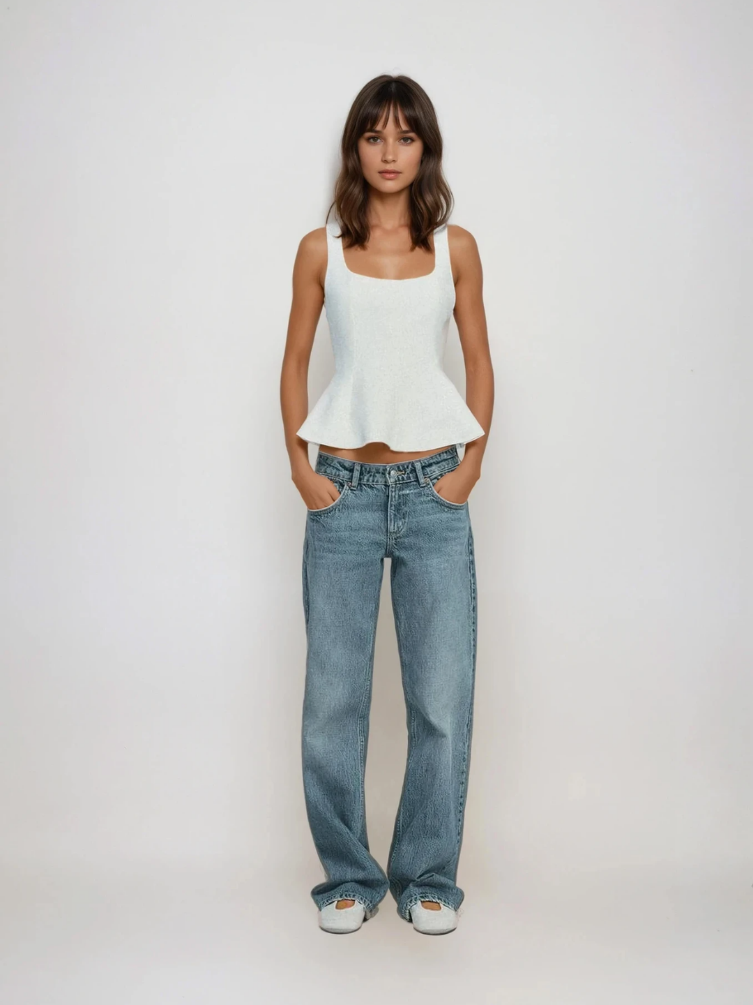 Top sleeveless peplum with square collar, slim-fit