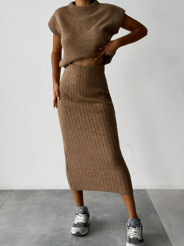 Set Assembled: Thick Knitted Top and High-Waisted Knitted Midi Skirt