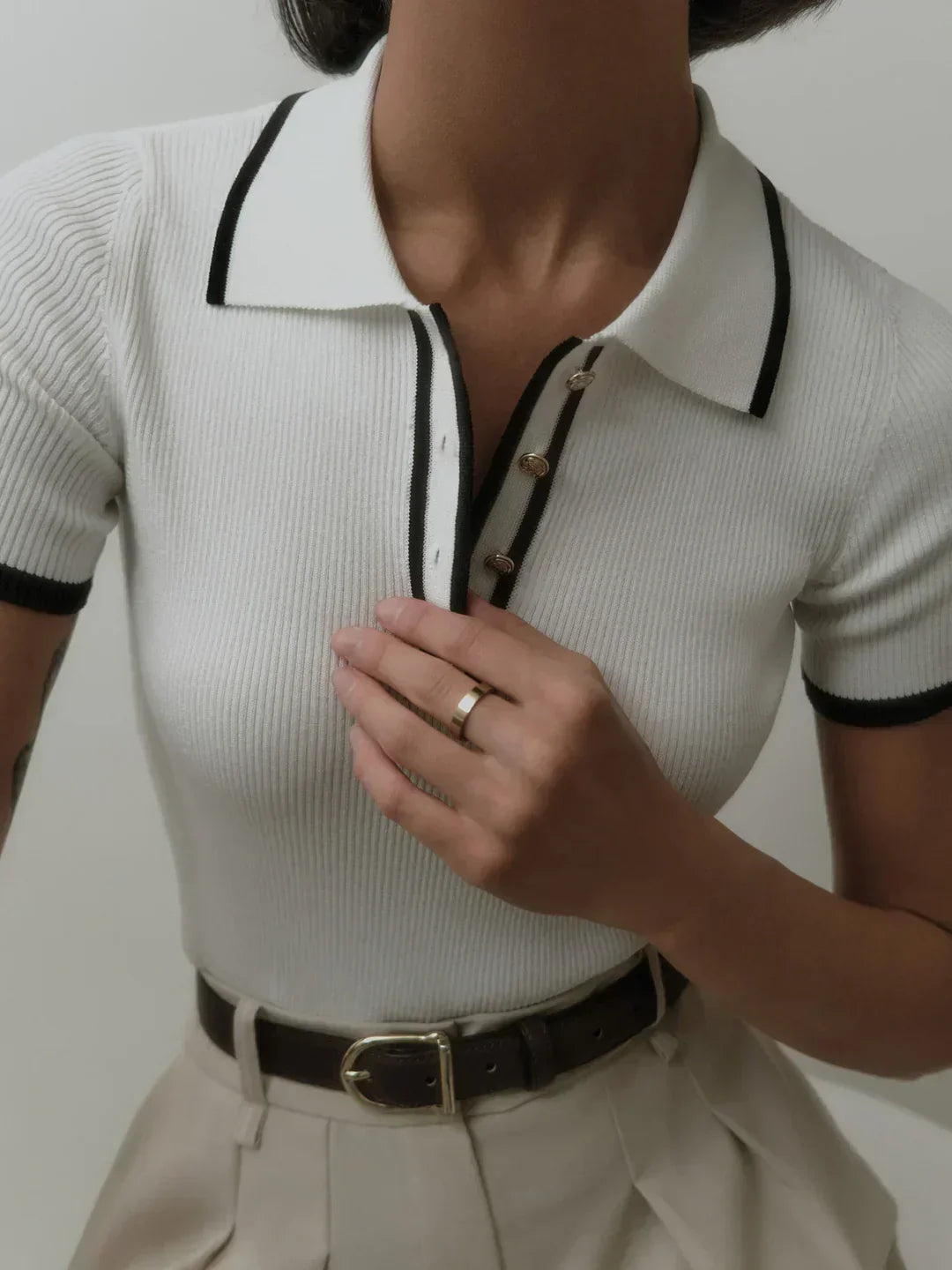 Top knitted with metallic buttons and contrasting details